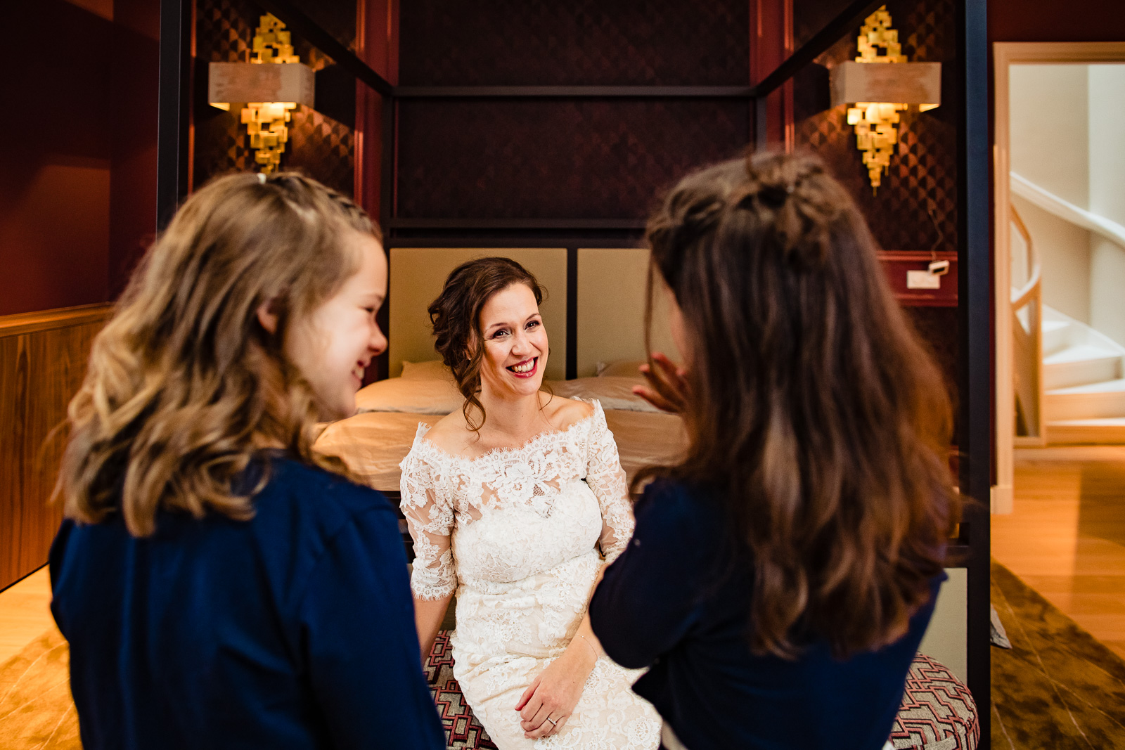 Trouwfotograaf Leiden bruid met bruidsmeisjes