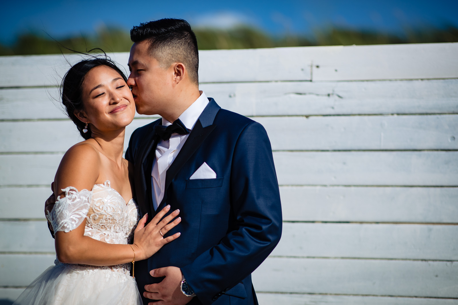 Chinees bruidspaar bij strand fotoshoot bruidsfotograaf den haag