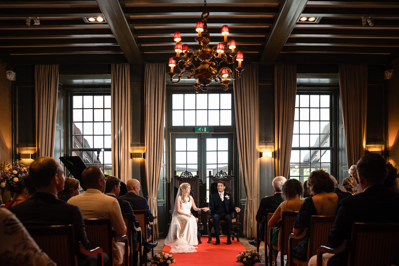 Binnen kasteel ceremonie Trouwfotograaf Paco van Leeuwen