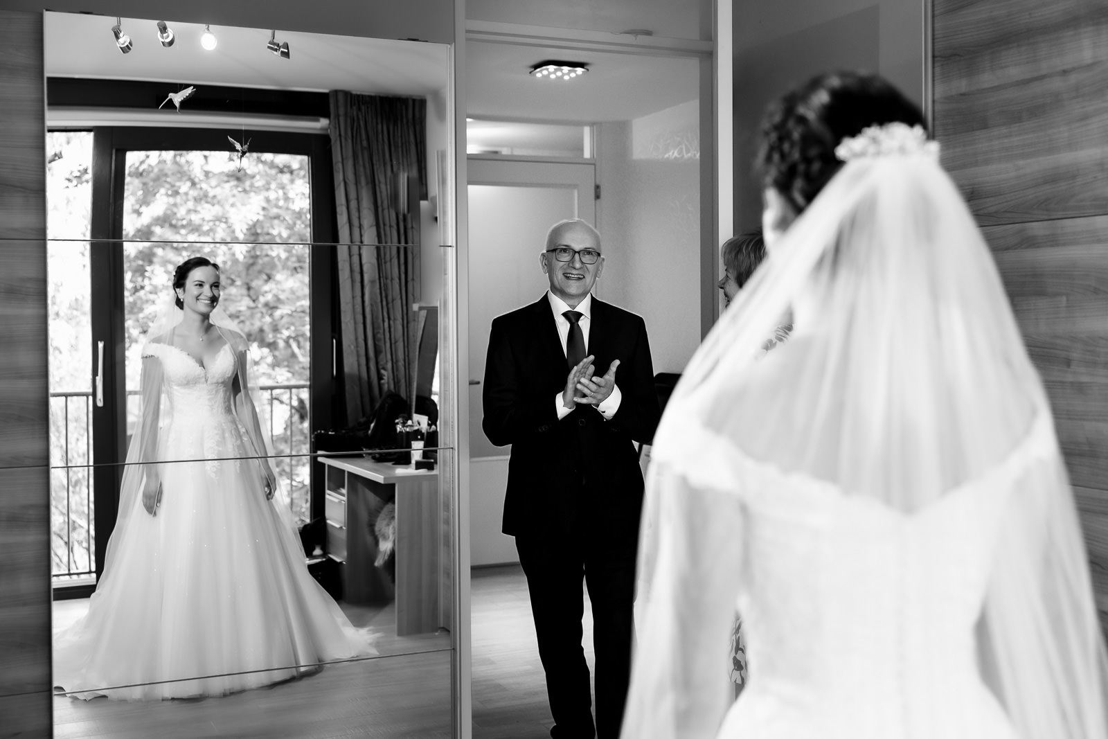 Trouwfotograaf Delft firstlook met vader