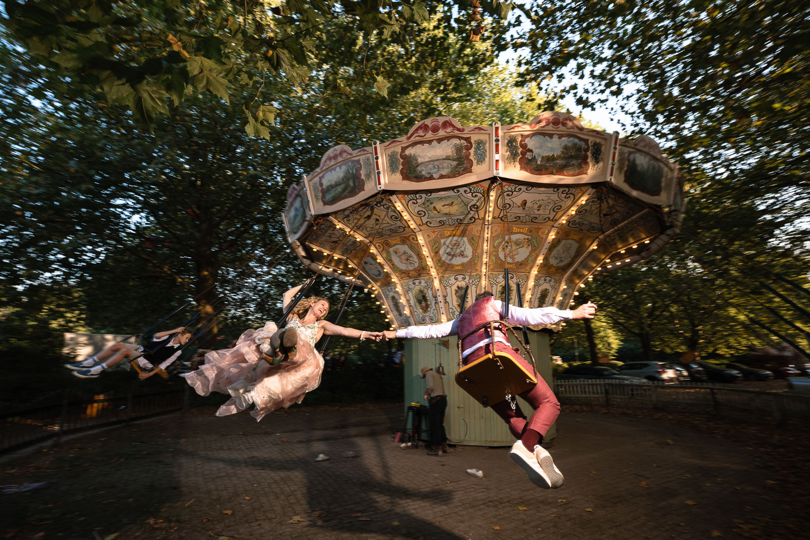 Festival Bruiloft Camping de lievelinge zweven is leven draaimolen Trouwfotograaf Den Haag Paco van Leeuwen