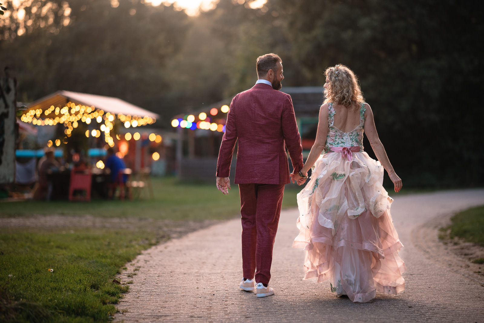 Festival Bruiloft Camping de lievelinge golden hour fotomoment Trouwfotograaf Den Haag Paco van Leeuwen