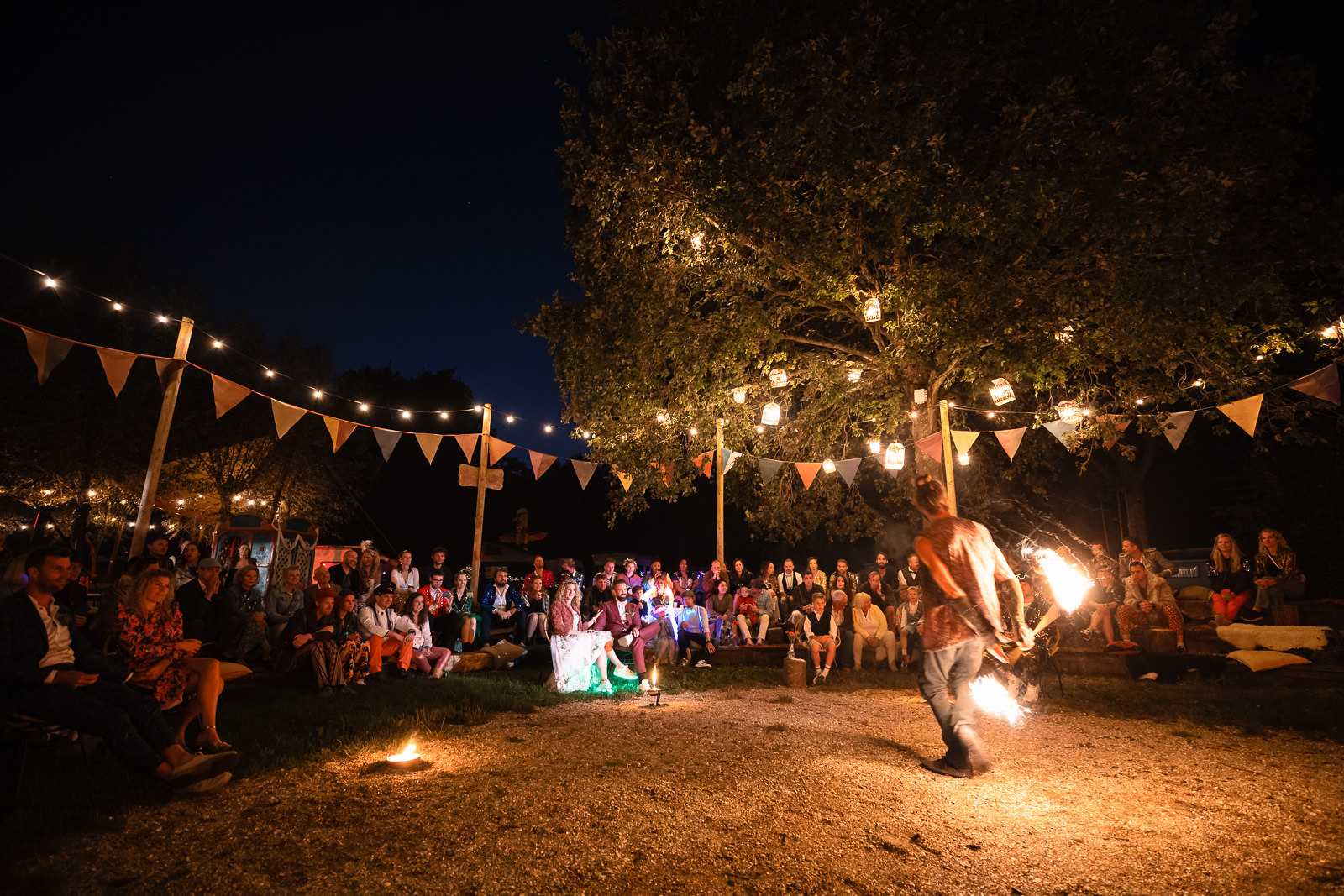 Festival Bruiloft Camping de lievelinge vuurshow Trouwfotograaf Den Haag Paco van Leeuwen