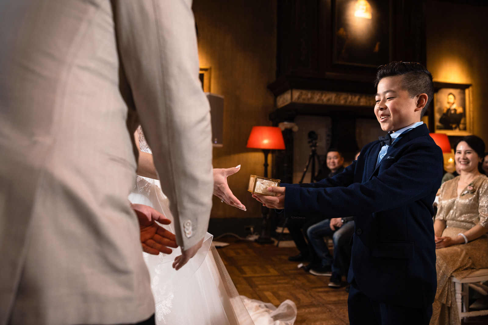 Luxe Chinese kasteel bruiloft ceremonie ring moment