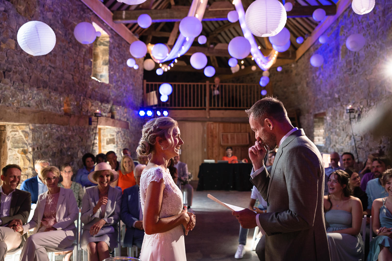 Trouwfotograaf Zuid-Limburg Hoeve Vernelsberg geloften tijdens de ceremonie