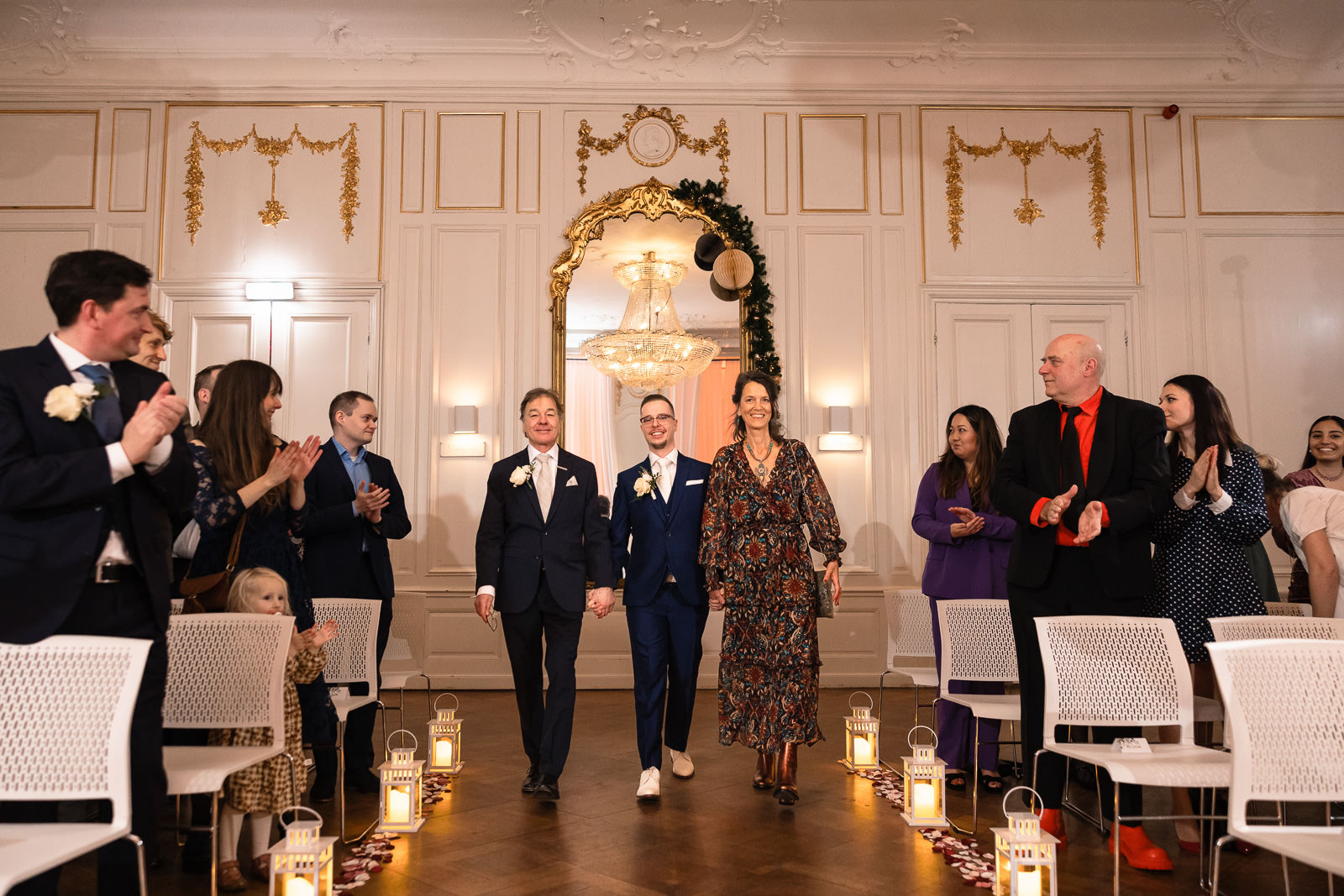 Winter bruiloft Den Haag Spaasche Hof opkomst bruidegom voor de ceremonie