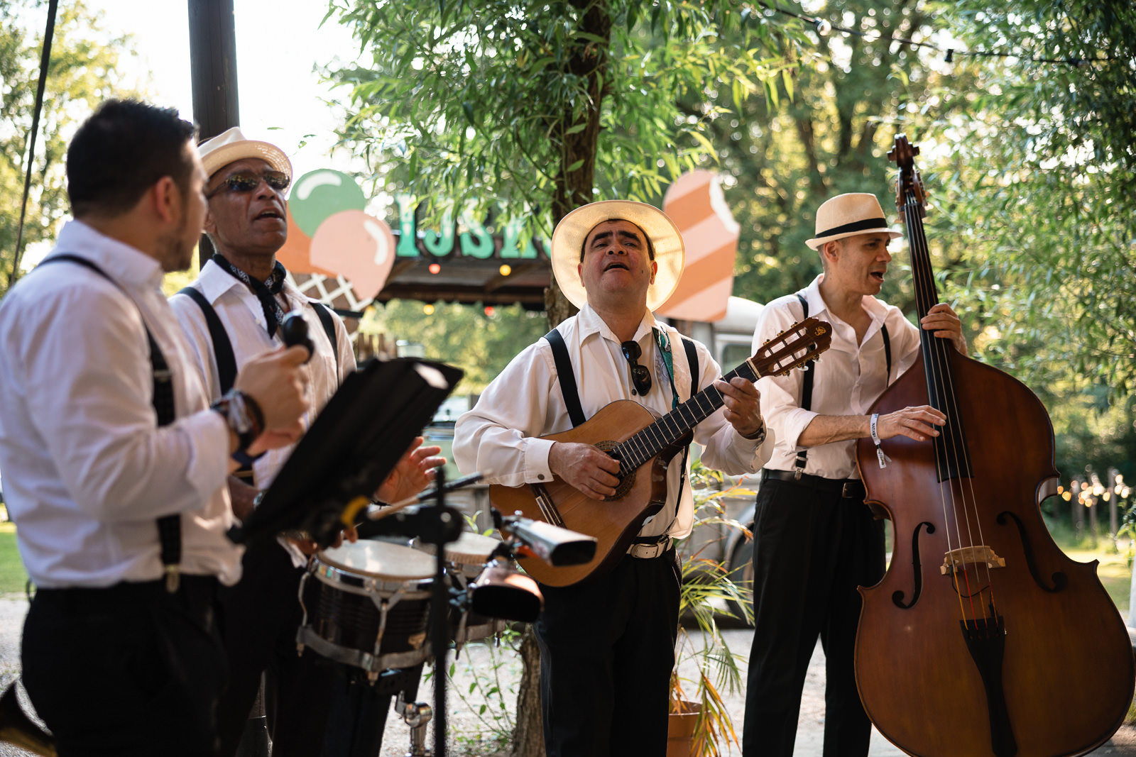 Festival bruiloft live latin band trouwfotograaf Camping de Lievelinge